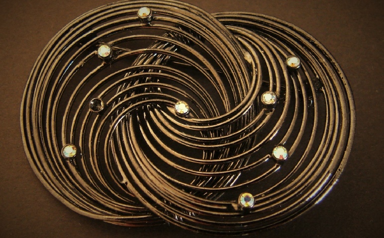 Antiqued wire circular pin with rhinestones
