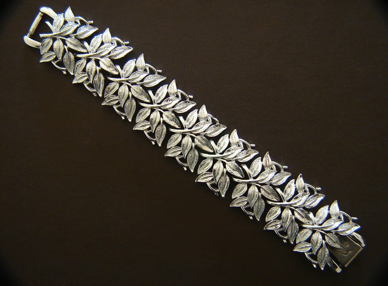Coro Pegasus silver tone leaf bracelet