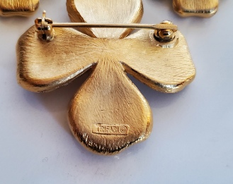 Crown Trifari dogwood flower brooch and clip earrings gold-tone set, back