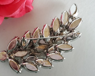feather or leaf silver-tone brooch with rhinestones back