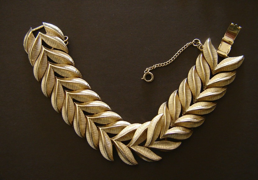gold tone feather pattern bracelet