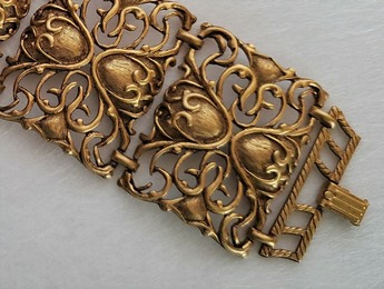 gold-tone chunky wide bracelet, clasp detail