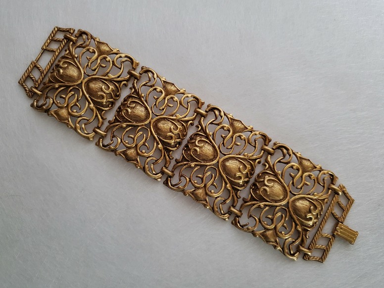 gold-tone chunky wide bracelet