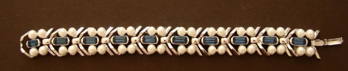 Lisner, faux pearls and blue stones silver tone bracelet