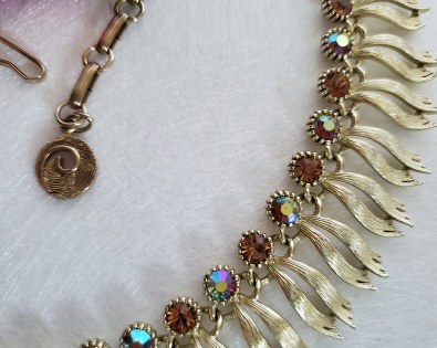 Lisner tag gold-tone aurora borealis necklace