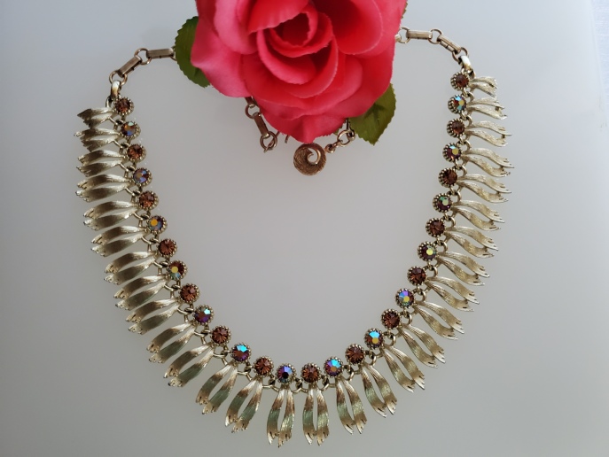 Lisner gold-tone aurora borealis chocker necklace