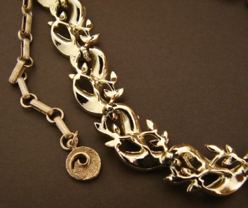 lisner necklace, leaves, gold-tone, back