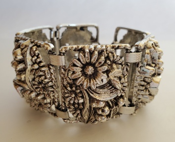 Sarah Coventry Antique Garden silver-tone floral bracelet 