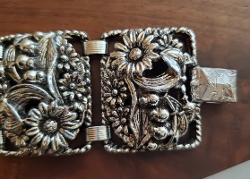 Sarah Coventry Antique Garden silver-tone bracelet clasp