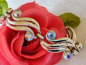 silver-tone blue aurora boralis rhinestones bracelet detail
