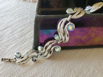 silver-tone blue aurora boralis bracelet detail