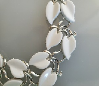 silver-tone white thermoset leaves bracelet unsigned, detail